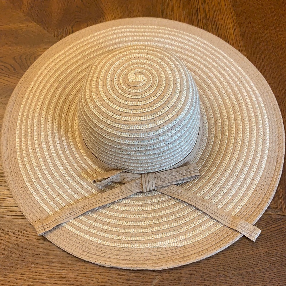 Tan and cream floppy hat